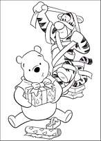 coloriage winnie et tigrou emballent les cadeaux de noel